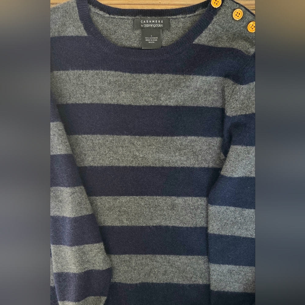 Bloomingdale's Womans Navy and Gray Striped Crewneck Sweater Size Small